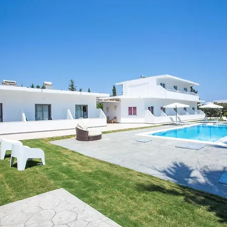 Rosie's Bellezza Apartahotel
