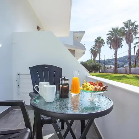 Rosie's Bellezza Aparthotel